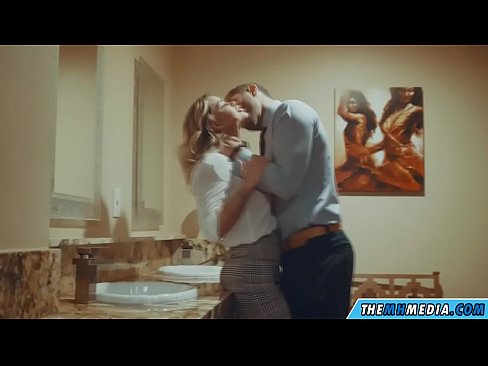 ❤️ Nuair a mheallann blonde busty tú i seomra scíthe poiblí ️ Super porn ag ga.hentai-id-tv.ru ️❤